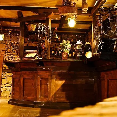 Restaurant Bujtina E Gjelit Szálloda