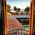 Restaurant Bujtina E Gjelit מלון