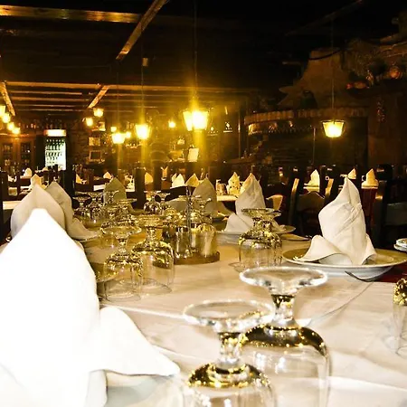 ホテル Restaurant Bujtina E Gjelit ティラナ