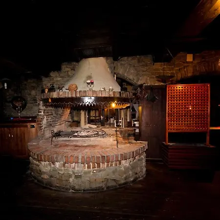 Restaurant Bujtina E Gjelit ホテル ティラナ