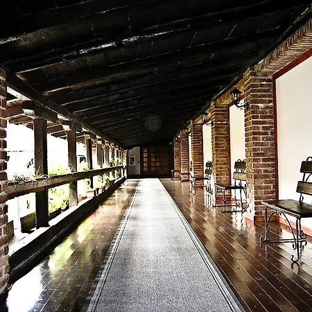 Restaurant Bujtina E Gjelit ホテル