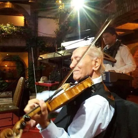 Restaurant Bujtina E Gjelit ティラナ