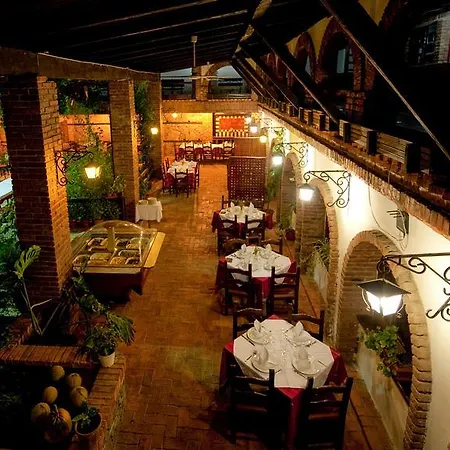 Restaurant Bujtina E Gjelit 4* ティラナ