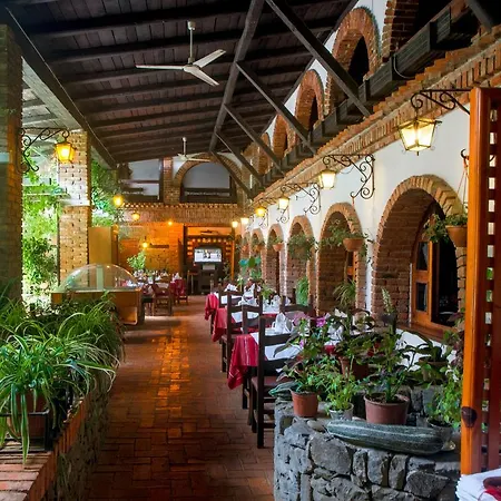 ホテル Restaurant Bujtina E Gjelit