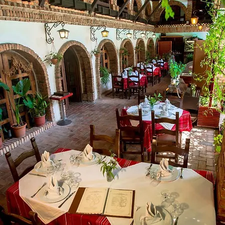 Restaurant Bujtina E Gjelit ティラナ