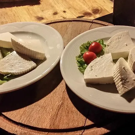 ホテル Restaurant Bujtina E Gjelit ティラナ