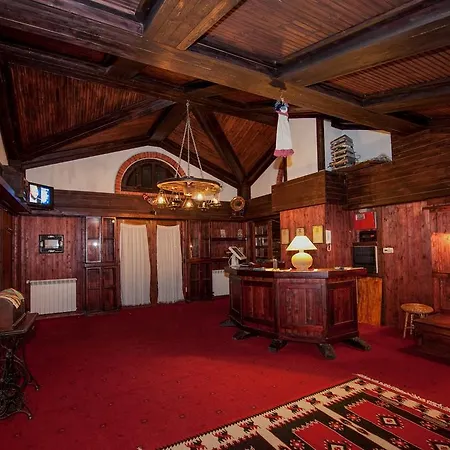 ホテル Restaurant Bujtina E Gjelit ティラナ