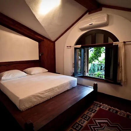 Restaurant Bujtina E Gjelit ホテル ティラナ