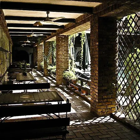 Restaurant Bujtina E Gjelit 4*