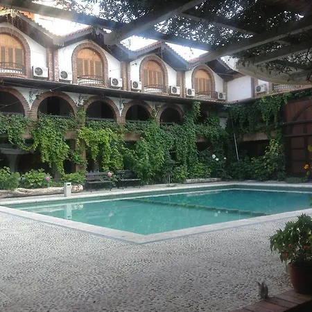 ホテル Restaurant Bujtina E Gjelit