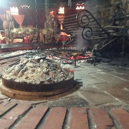 Restaurant Bujtina E Gjelit ティラナ