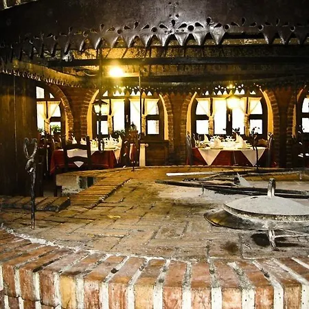 ホテル Restaurant Bujtina E Gjelit