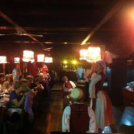 Restaurant Bujtina E Gjelit 4* ティラナ