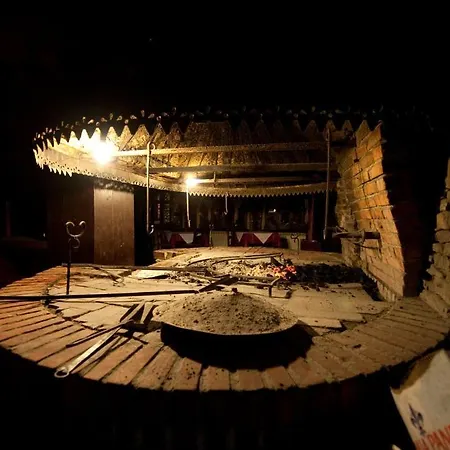 ホテル Restaurant Bujtina E Gjelit 4*