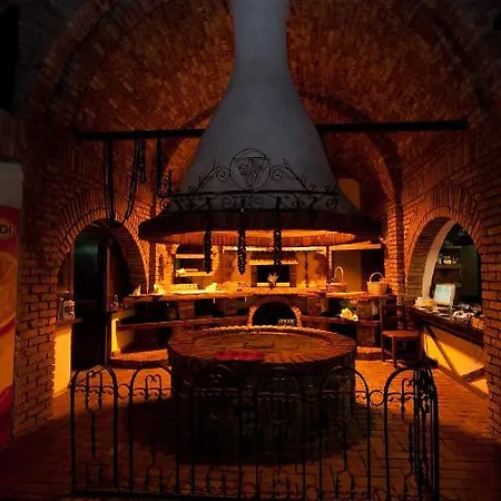 Restaurant Bujtina E Gjelit ホテル ティラナ