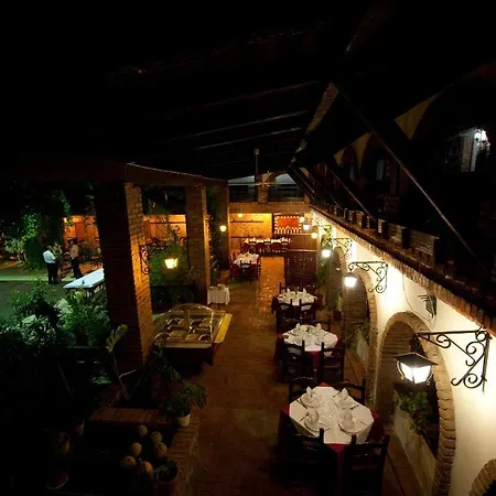 ホテル Restaurant Bujtina E Gjelit