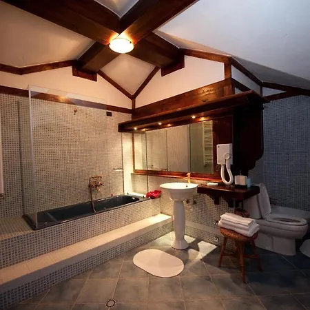 Restaurant Bujtina E Gjelit ホテル ティラナ