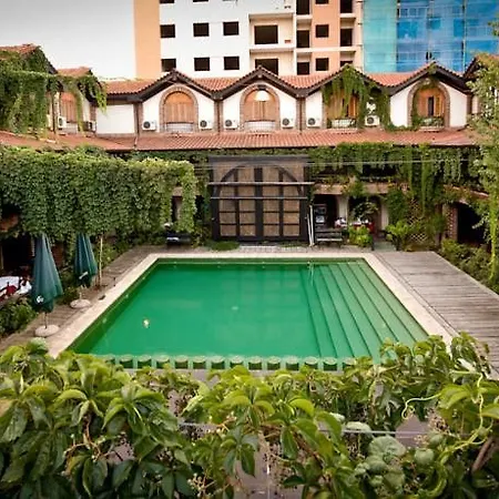 ホテル Restaurant Bujtina E Gjelit 4*