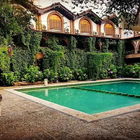 Restaurant Bujtina E Gjelit ホテル 4*