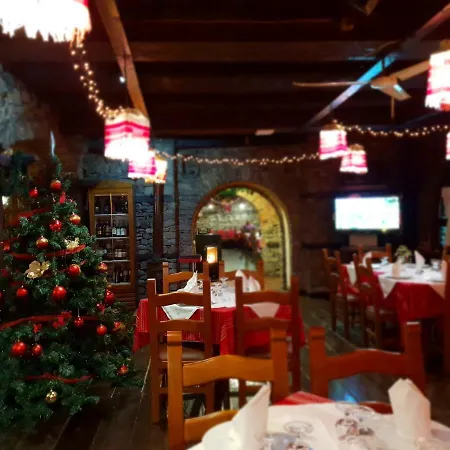 Restaurant Bujtina E Gjelit 4* ティラナ