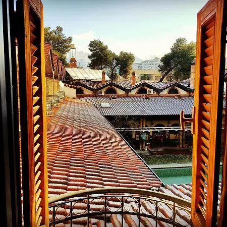 Restaurant Bujtina E Gjelit ホテル