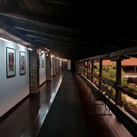 Restaurant Bujtina E Gjelit ティラナ