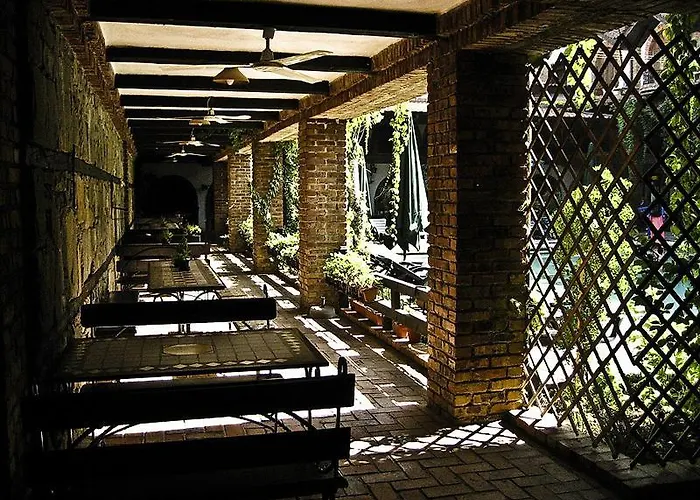 Restaurant Bujtina E Gjelit 4*