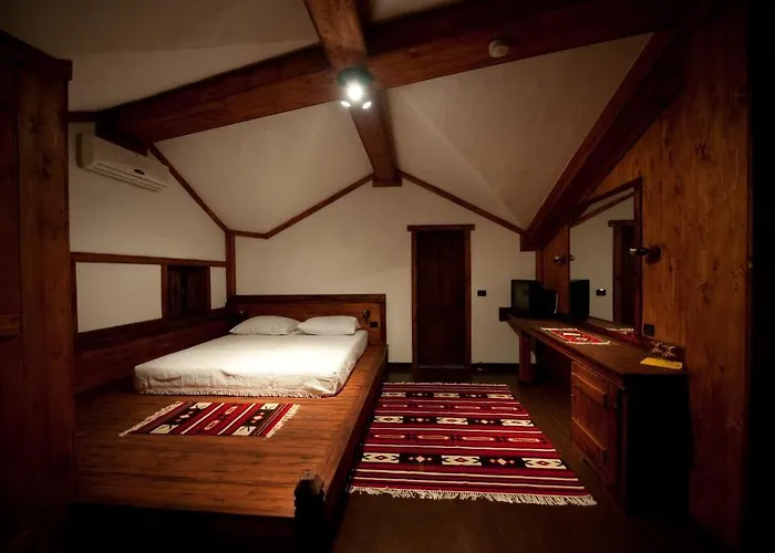 Restaurant Bujtina E Gjelit Hotel 4*